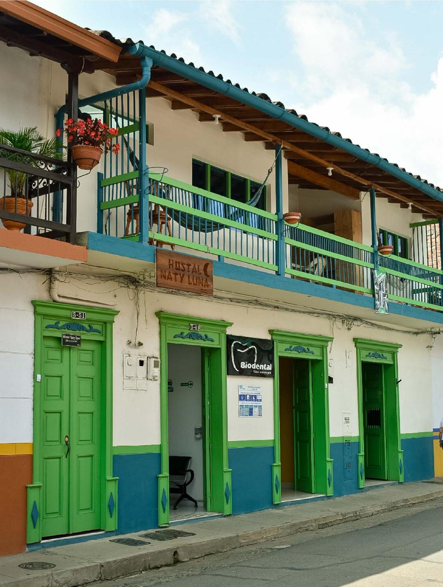 Hostal Naty Luna Jardin Luaran gambar