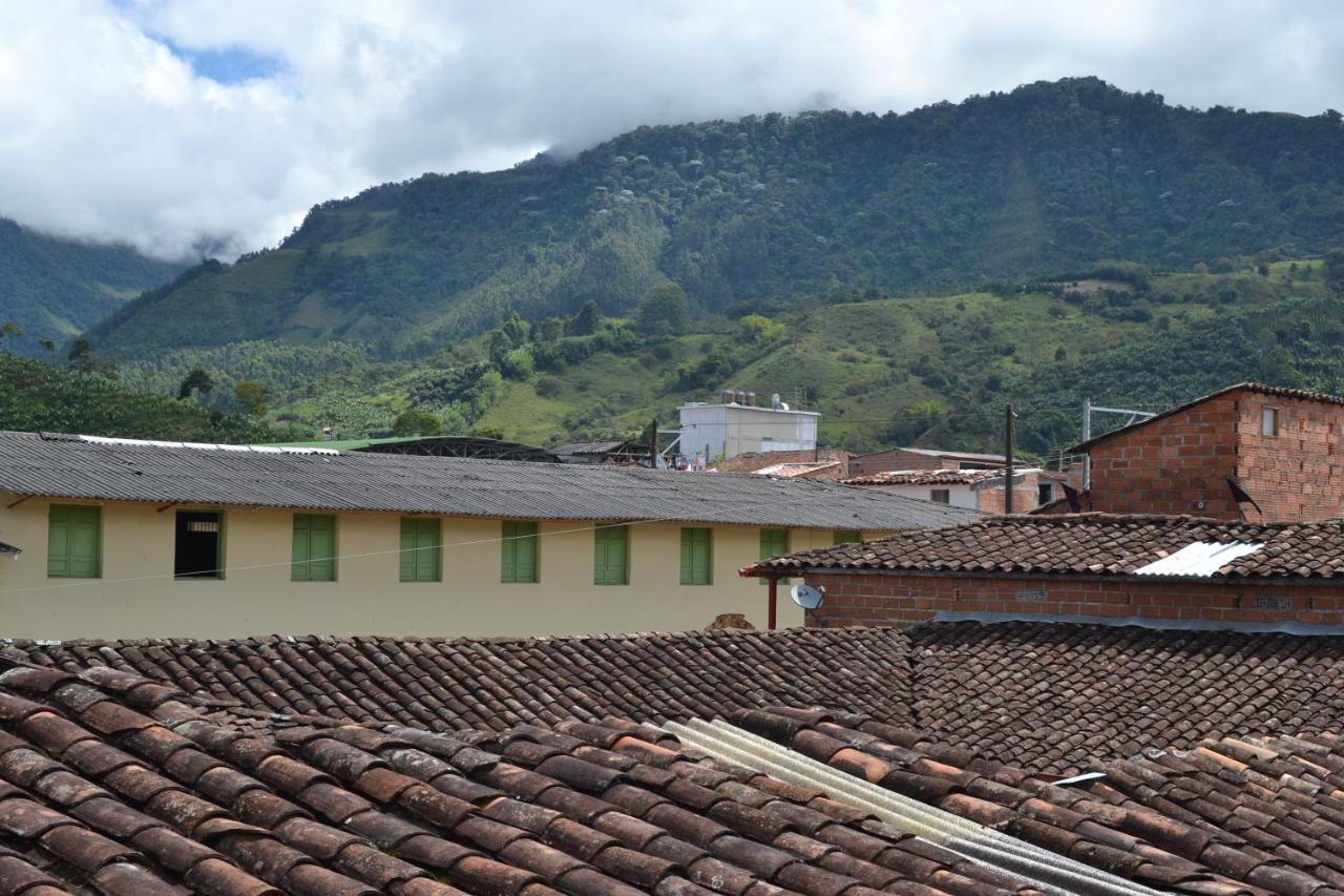 Hostal Naty Luna Jardin Luaran gambar